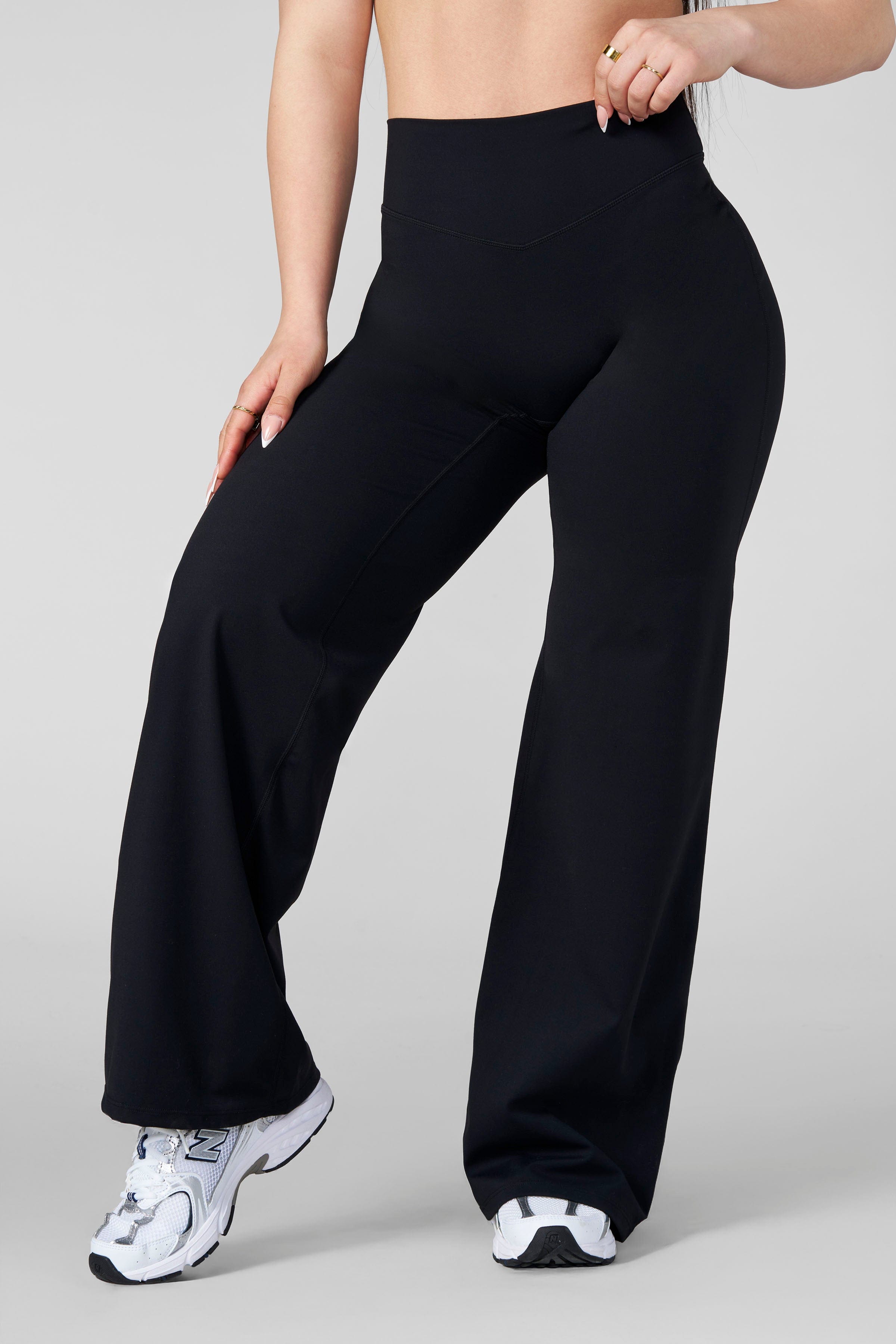 W2289 - Kove Wide Leg Flare Leggings (Short) - Black