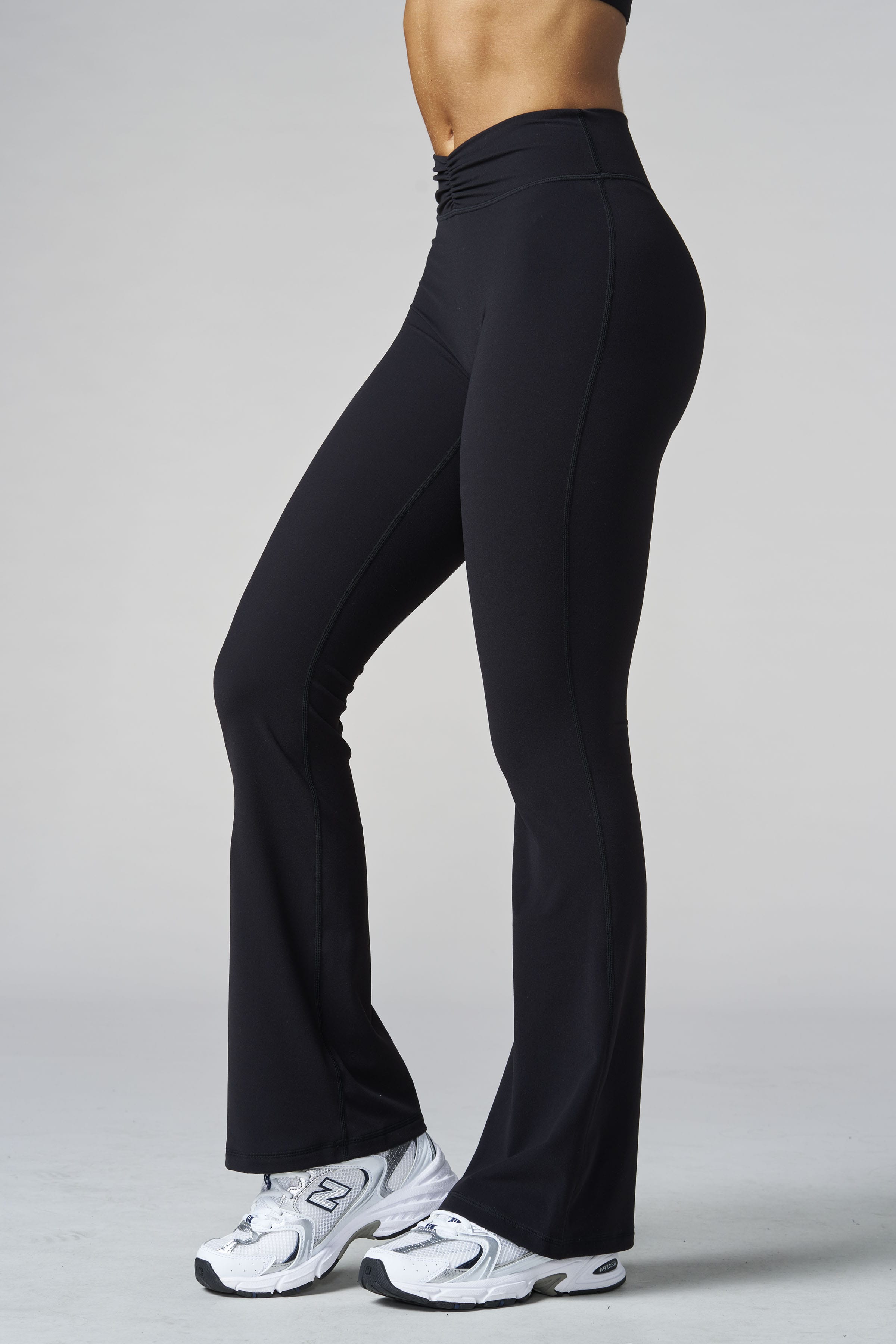 W2279 Buttersoft Scrunch Band Flare Leggings (short) - Black