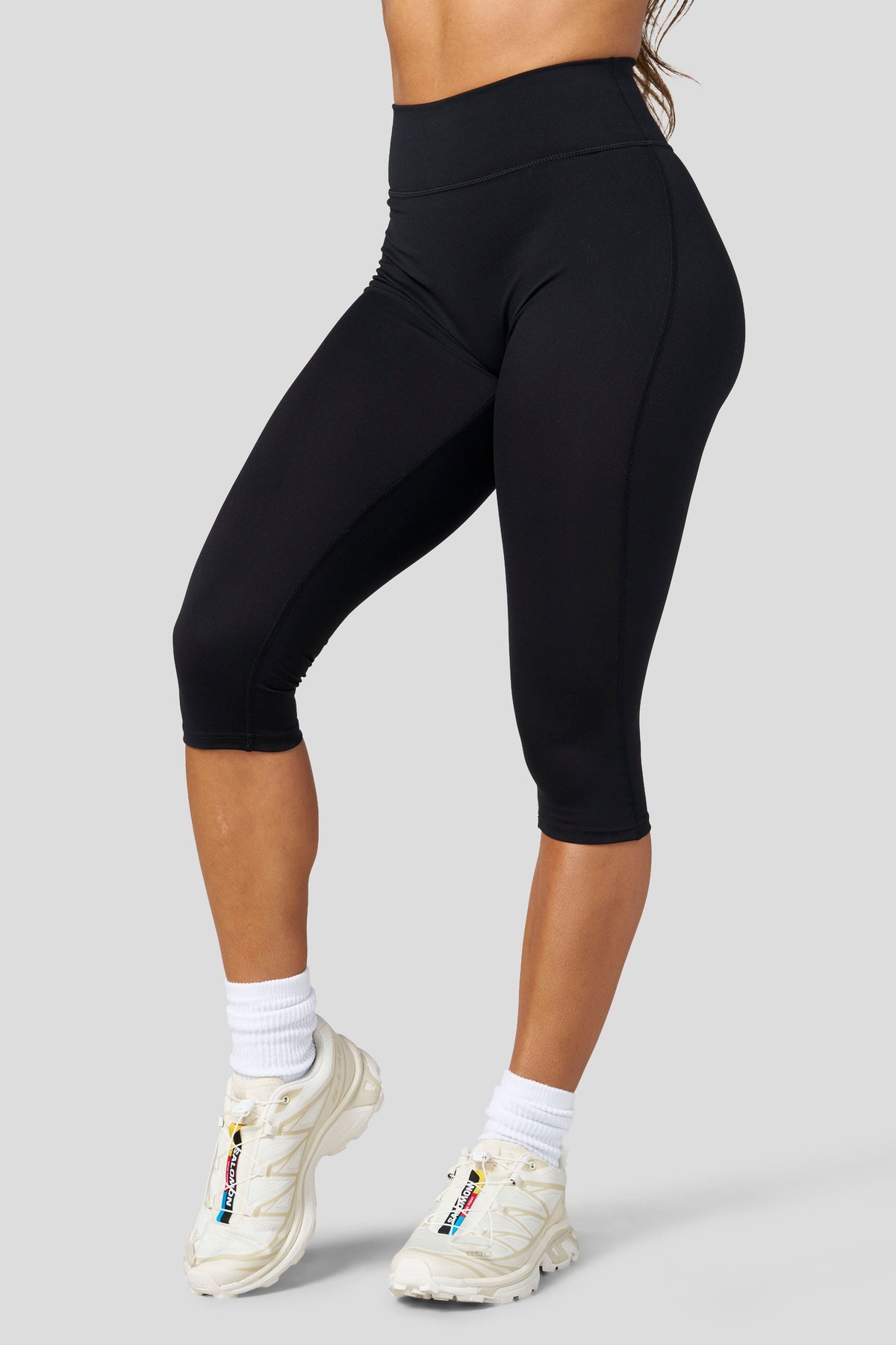 W2316 - Elevate Capri Leggings - Black