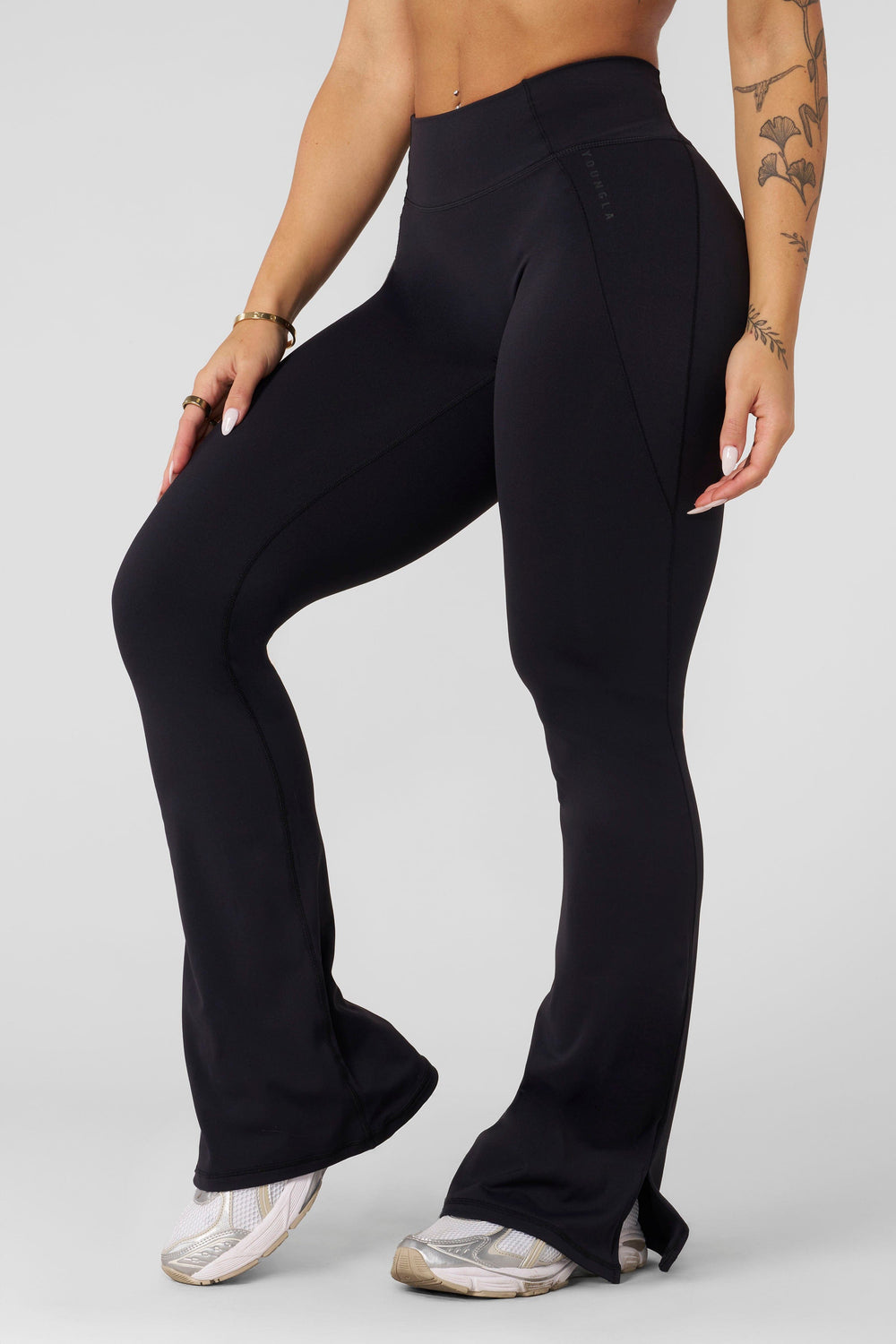 W285 - Elevate Flare Leggings - Black