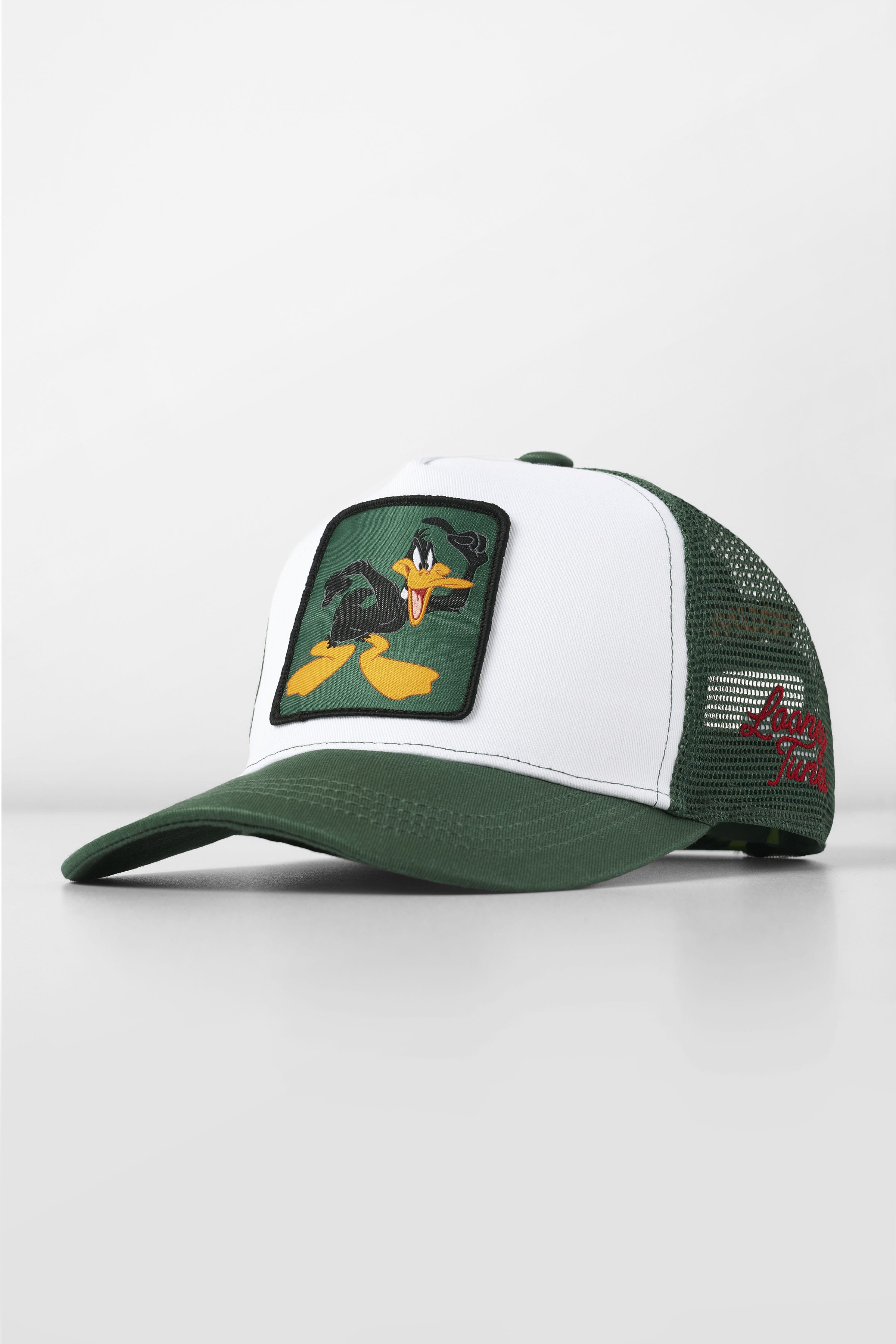 9135 - Looney Tunes Patch Trucker Hats - Daffy H