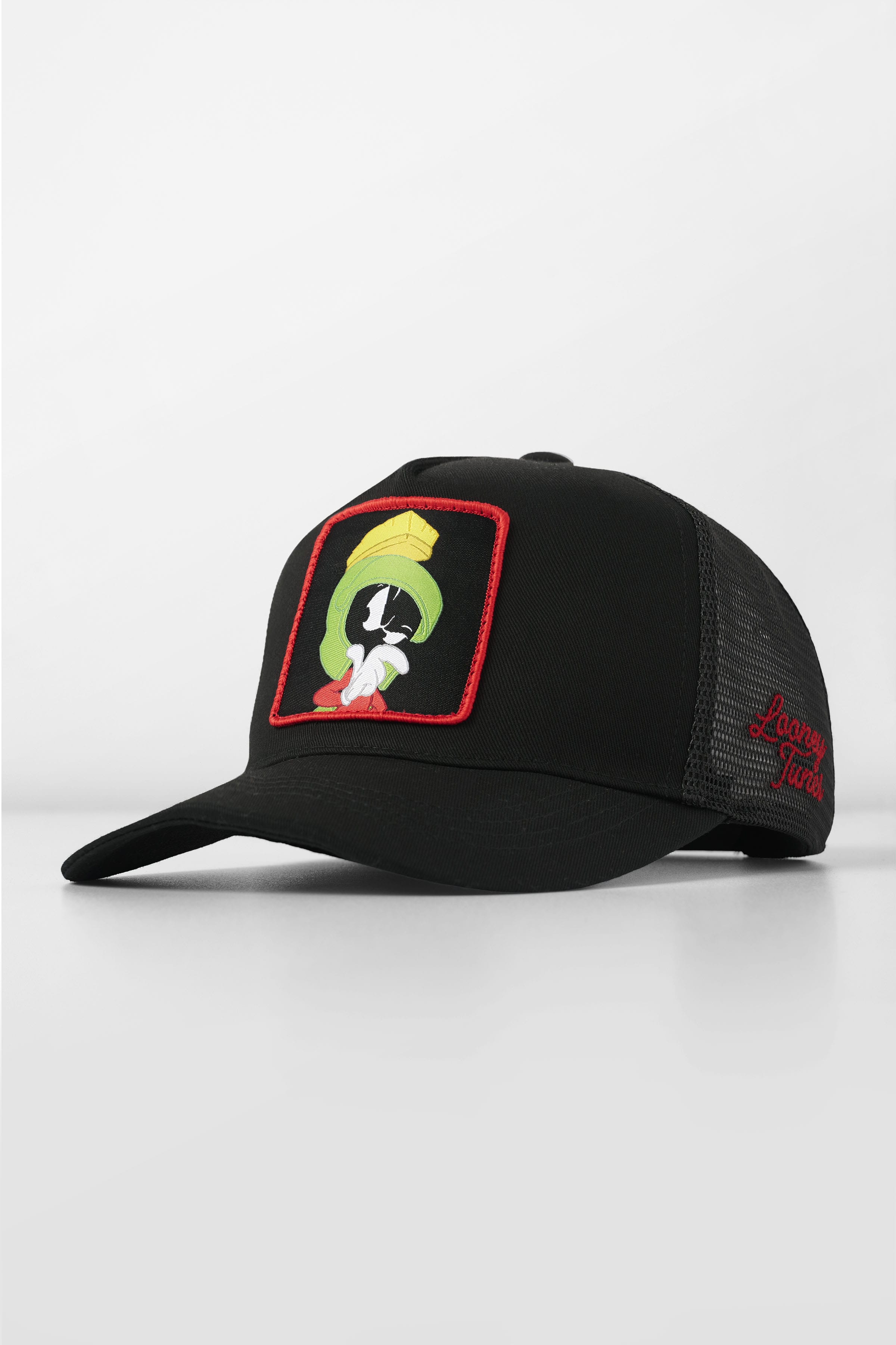 9135 - Looney Tunes Patch Trucker Hats - Marvin H