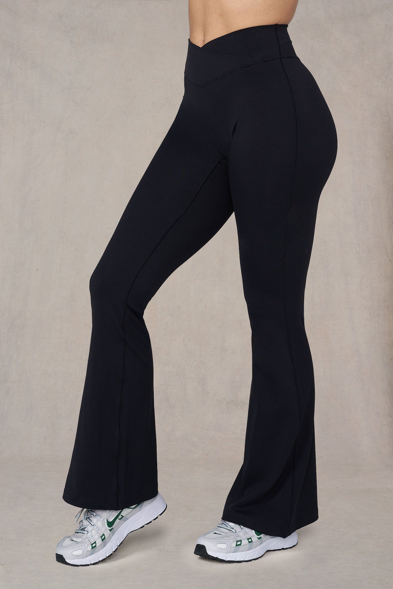 W288 - Vital Flare Leggings (Short) - Ebony Black